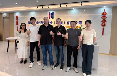 海外客户莅临考察，共同研讨新品合作共赢